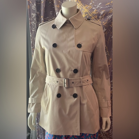 GORGEOUS Coach Short Trench, NWT, Porcelain, Size Medium - Picture 2 of 10